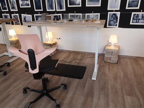 A csörgő kerekű kisautó ergonomikus kialakítása