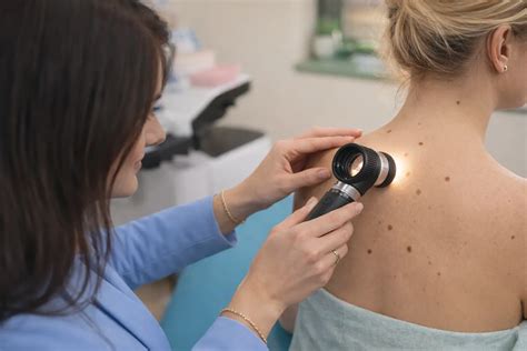 Bőrgyógyászati vizsgálat dermatoszkóppal