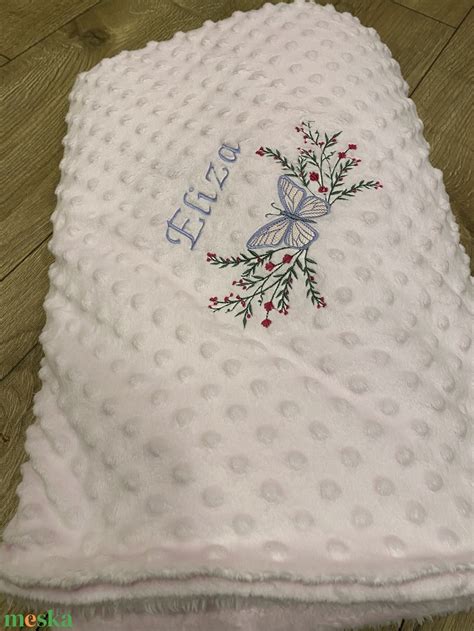 Névre szóló babatakaró mintákkal