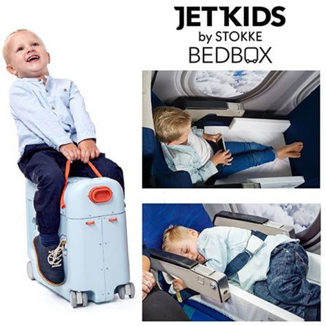 JetKids BedBox kinyitott állapotban, ágyként funkcionálva a repülőgépen