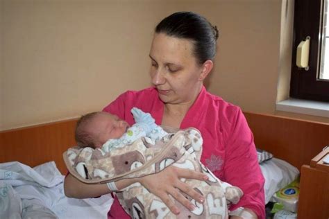 Szoptató édesanya és babája