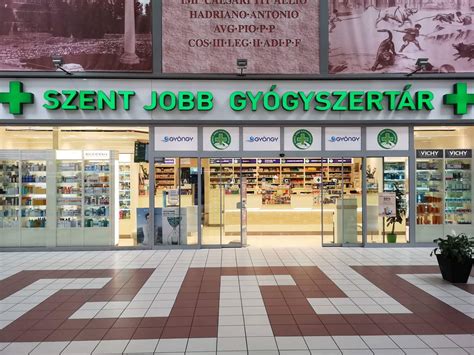gyógyszertár polcán lévő vitaminok
