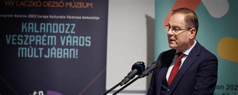 A Nurofen történetét bemutató infografika