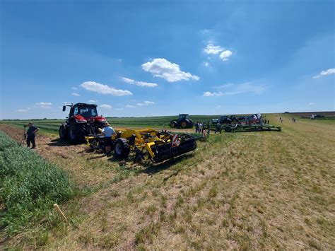 Modern mezőgazdasági gépek a Jánosháza környéki földeken