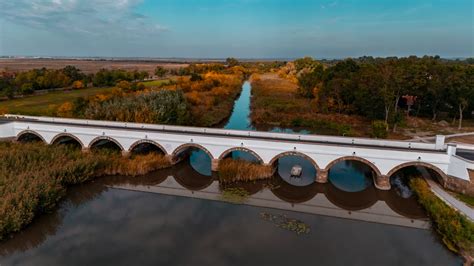 A kilenclyukú hortobágyi kőhíd