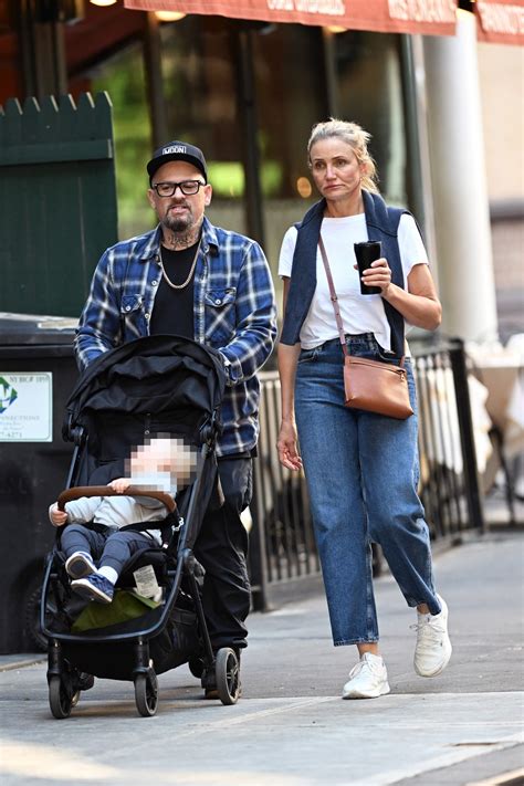 Cameron Diaz és családja a nyilvánosság kizárásával