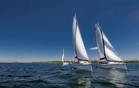 vitorlás a Balatonon