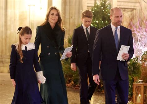 Katalin hercegné a St. Mary's kórház előtt Lajos herceggel, sminkes és fodrász csapatának bemutatásával