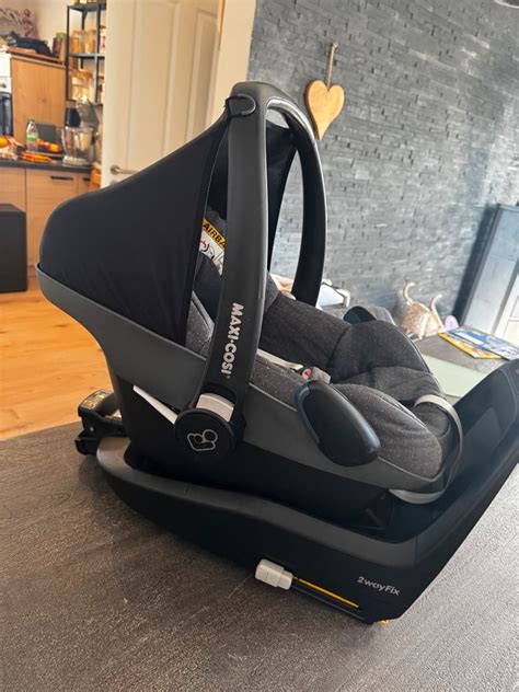 Maxi-Cosi 2WayFix bázistalp az autóban