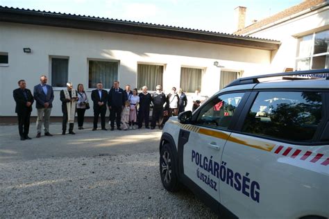 Csoportkép az Újszászi Városi Polgárőr Egyesület tagjairól