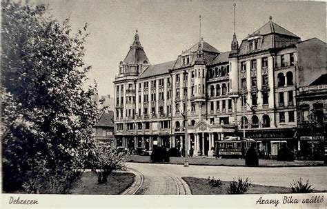 Régi fotó, amin egy 20. század eleji babakocsi látható