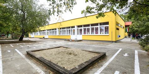 Tatabánya Sárberki Bölcsőde bejárat