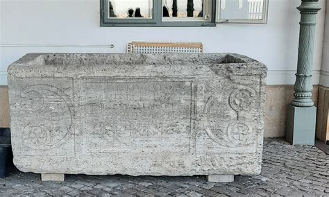 Római gyerekeket ábrázoló szarkofág