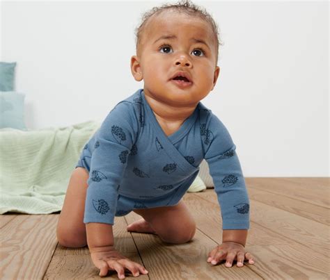 átlapolós baba body patentokkal