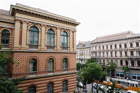 Budapest és Brüsszel közötti utazási módok összehasonlítása