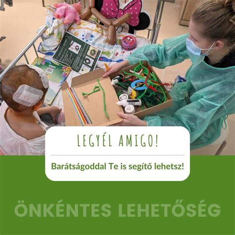 Egy önkéntes egy újszülöttel foglalkozik a kórházban