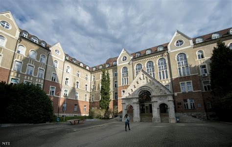 PTE Bölcsészettudományi Kar épülete