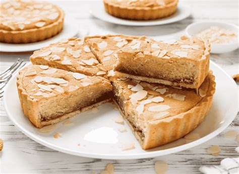 Újdonsült apa gyermeket tart
