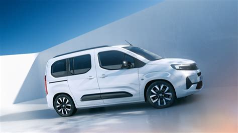Opel Combo Life csomagtartó, külön nyitható hátsó ablakkal