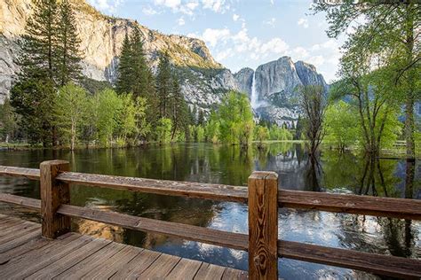 A Yosemite Nemzeti Park látványos sziklái és vízesései
