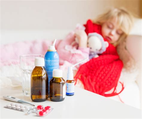 Beteg gyerek antibiotikummal