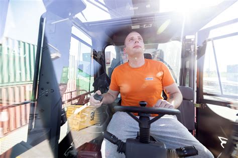 Példák kézjelekre darukezelő és jeladó között