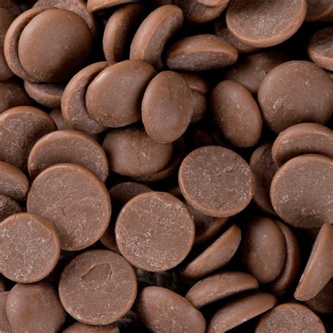 Sötét és tejcsokoládé darabok