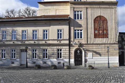 A Hétszínvirág Centrum épülete