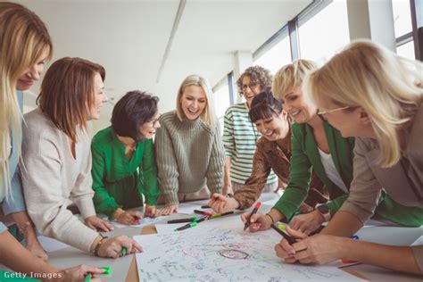 Együttműködő csapat dolgozik bölcsődében