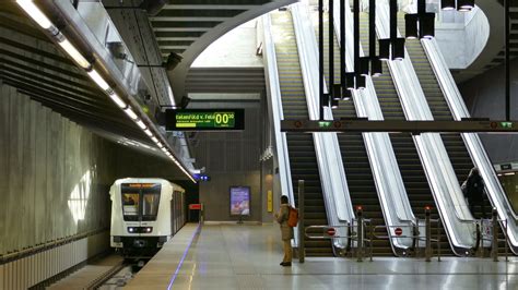 Metróállomás liftjének piktogramja