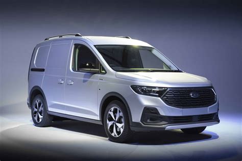 Ford Transit Connect raktér
