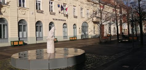 Tapolcai Közös Önkormányzati Hivatal épülete és címe