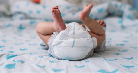 Baba pelenkában kakil