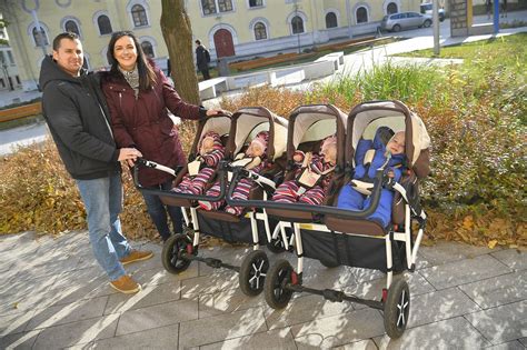 A debreceni négyes ikrek és az orvosi csapat