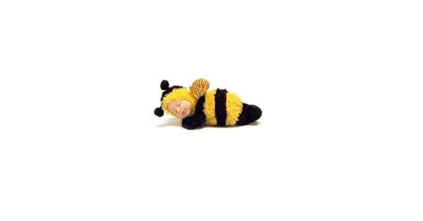 Anne Geddes fotózáson alvó méhecske baba