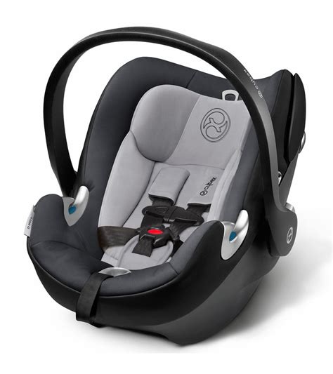 Állítható fejtámla és biztonsági övek a Cybex Aton Q ülésen