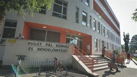 A Bugát Pál Kórház új szakrendelőjének bejárata