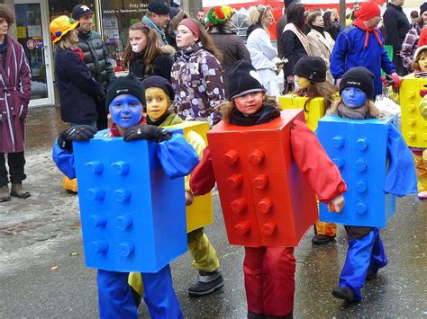 Gyerekek LEGO kocka jelmezben