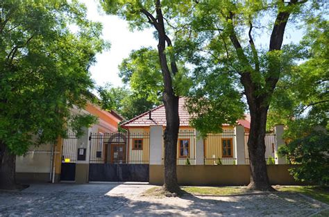 A Kiskunhalasi Lomb Utcai Katolikus Óvoda épülete