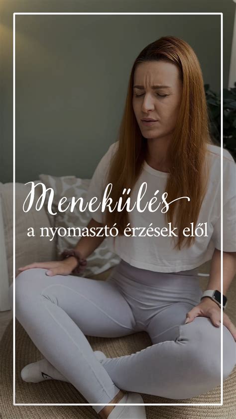 Nő, aki a hátát tartja, erős derékfájdalmat mutatva