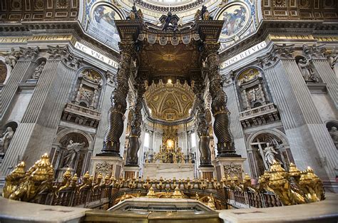 Bernini baldachinja a Szent Péter-bazilikában