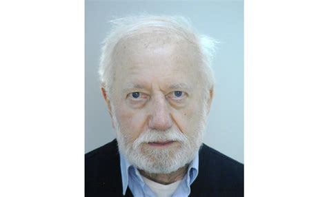 Idős férfi portréja, mosolygó