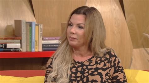 Pirner Alma kismama jógázik