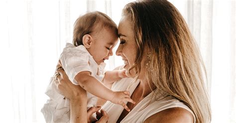 Anya és újszülött kapcsolata