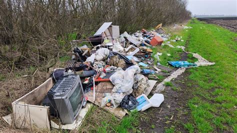 Illegális szemétlerakás a Szentgyörgyvárihegyen