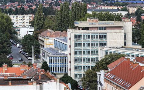 A százhalombattai Rendelőintézet épülete