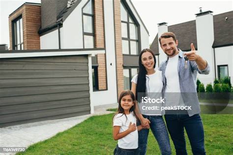 Boldog család bejelenti a terhességet