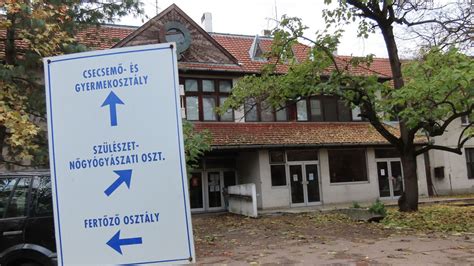 Szentesi kórház táblája