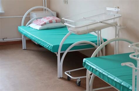 Újszülött és édesanya a gyermekágyas osztályon