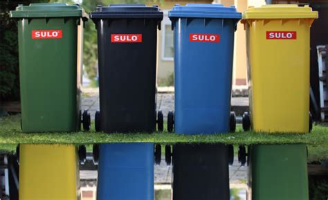 Hulladékgyűjtő edények és zsákok különböző hulladéktípusokhoz